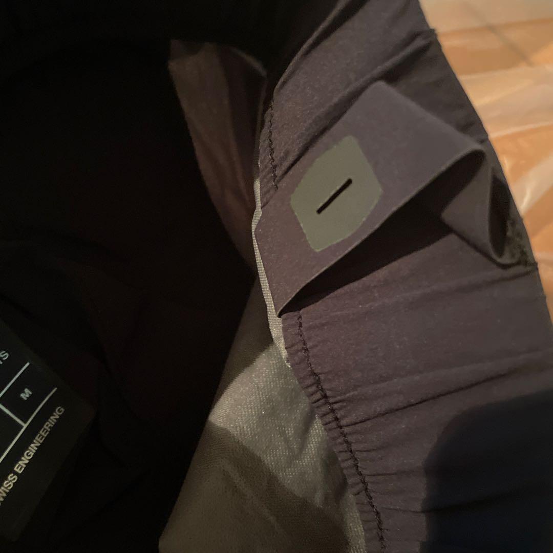 美品 On ランニングパンツ トレーニングパンツ グレー×ブラック メンズ M