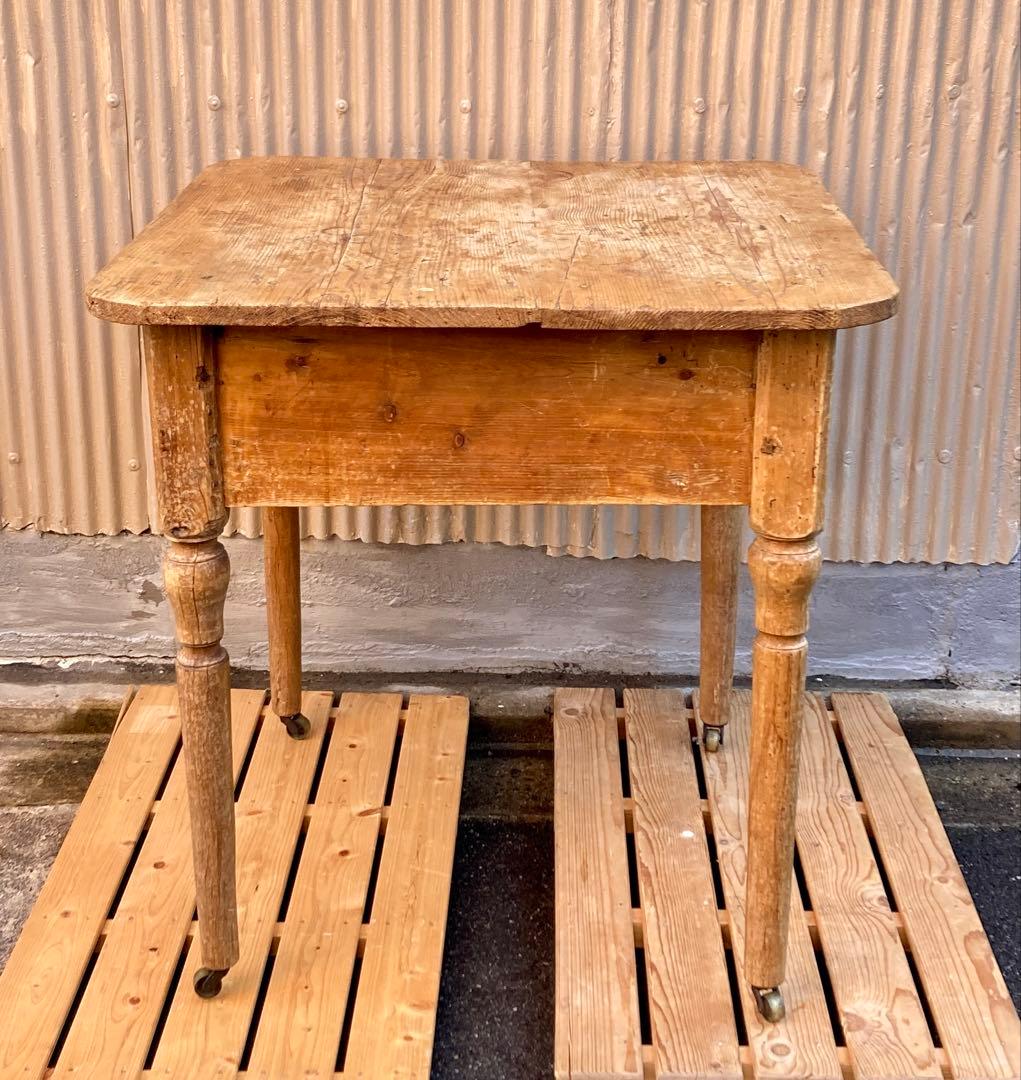 アンティークキャスター付きテーブル