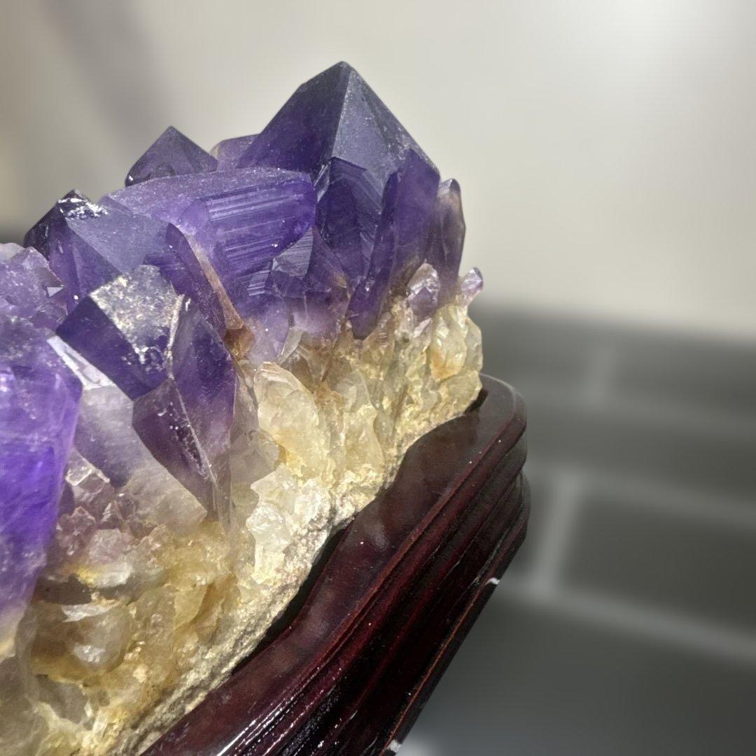 【高品質】コンゴ産 アメジストクラスター 2375g 台座付　おまけあり
