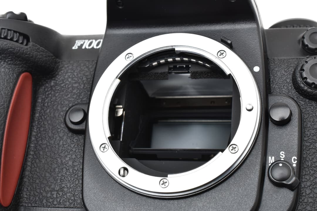 R*t様 ■ 美品 ■ ニコン　Nikon F100 ボディ