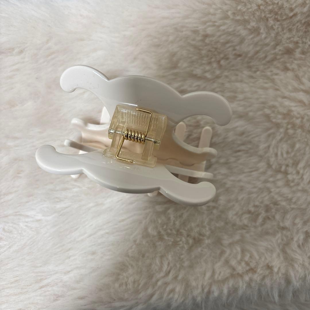 【最終値下げ】　CELINE ホワイト トリオンフ　ヘアクリップ