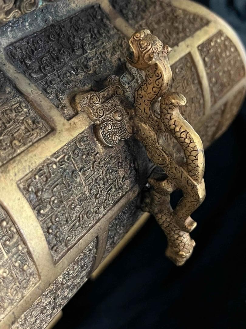 商周から戦国時代　金銅螭龍瑞獣羽文双糸壺　方盉　高台に銘文在銘(B-99)