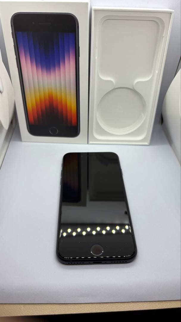 バッテリー97% Apple iPhone SE (第3世代) ブラック 本体