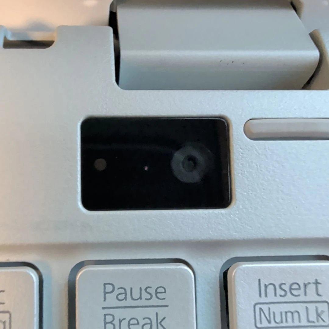 WU3/H2 i7-1360P 32GB 1T 2in1 AC付き