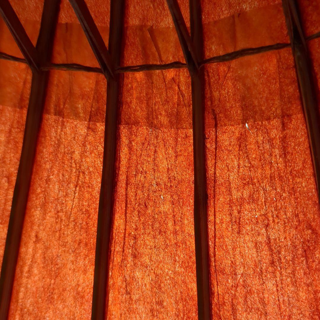 伝統的な赤い和傘