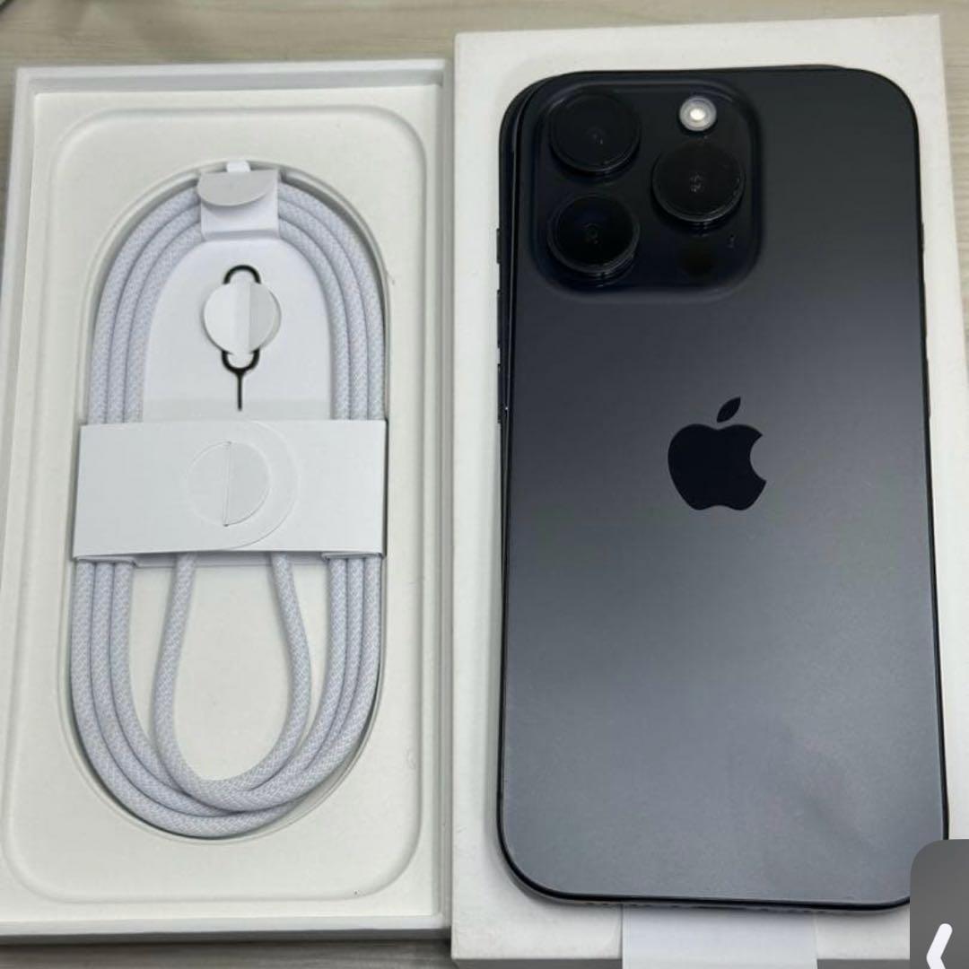【美品】iPhone15Pro SIMフリー