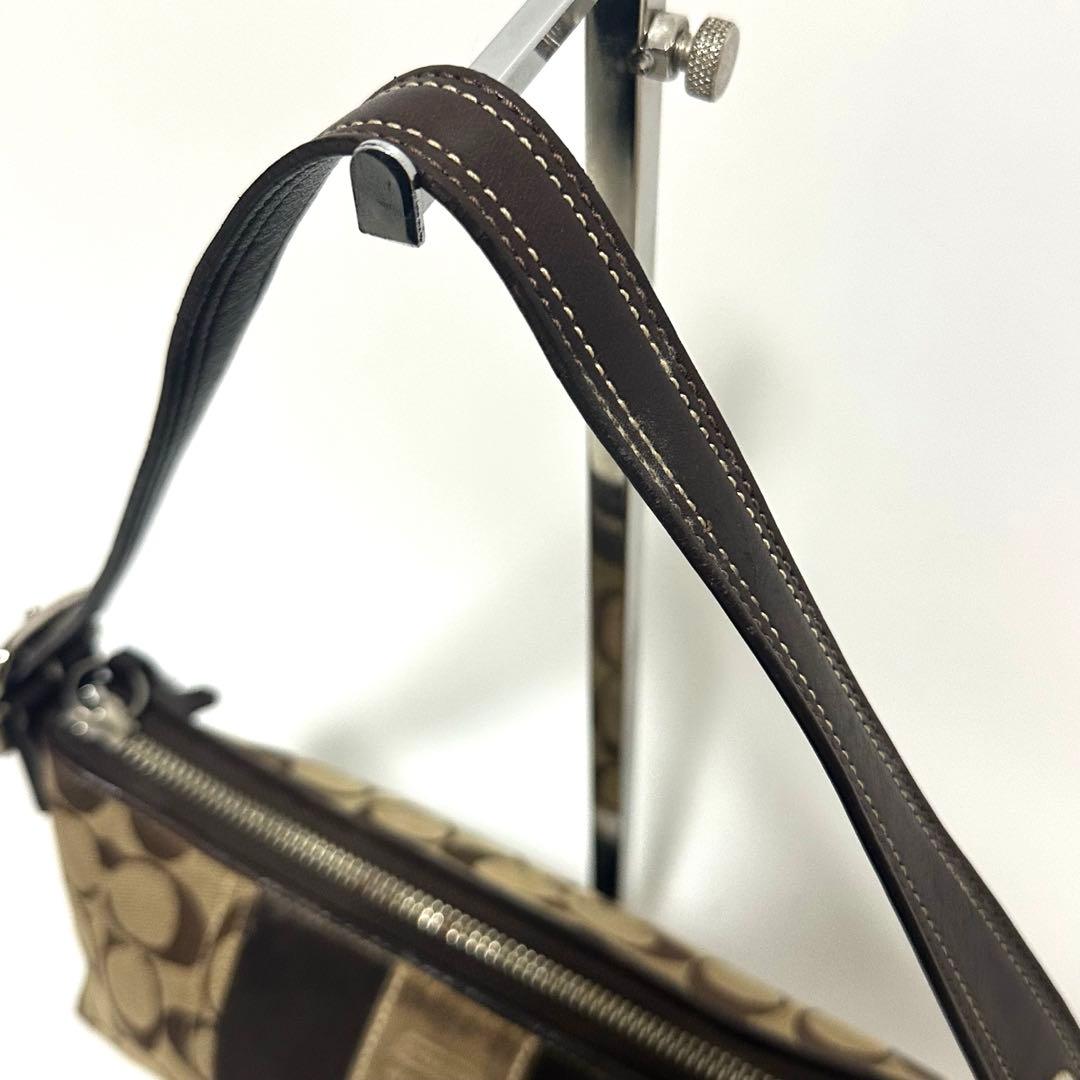 COACH コーチ ワンショルダー　アクセサリーポーチ シグネチャー　8K09