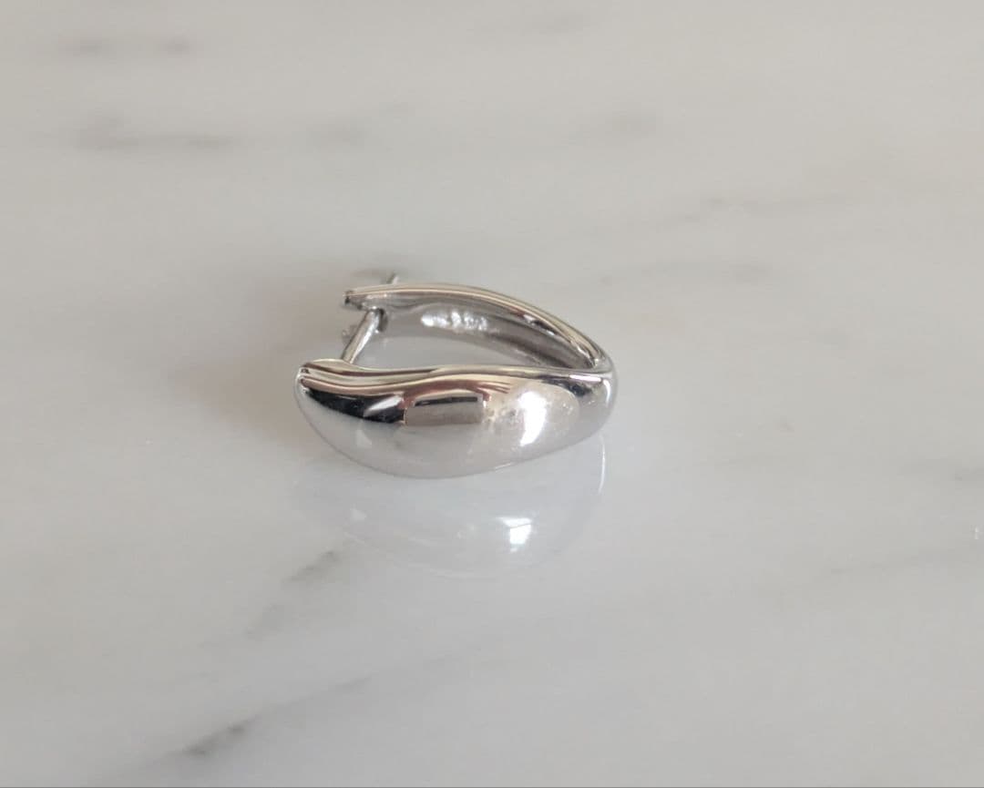 K18ホワイトゴールド フープ型 ピアス(片耳用)