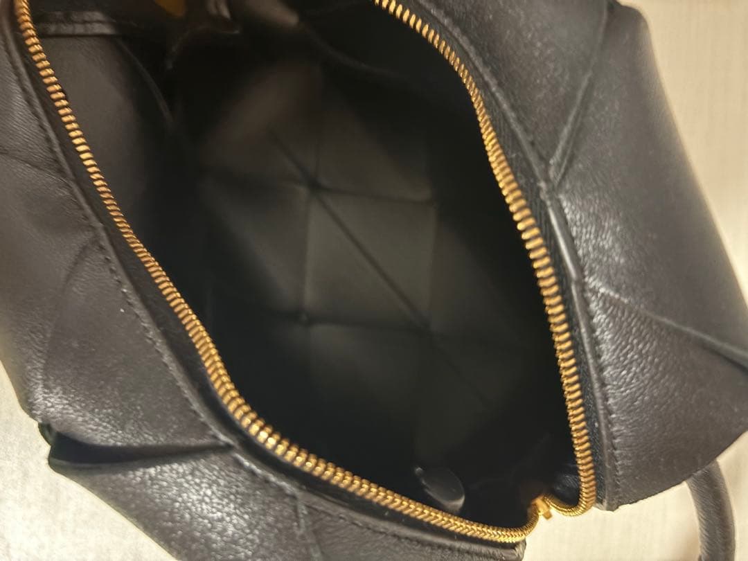 【お値下げ中】BOTTEGA VENETA ミニカメラバッグ ブラック