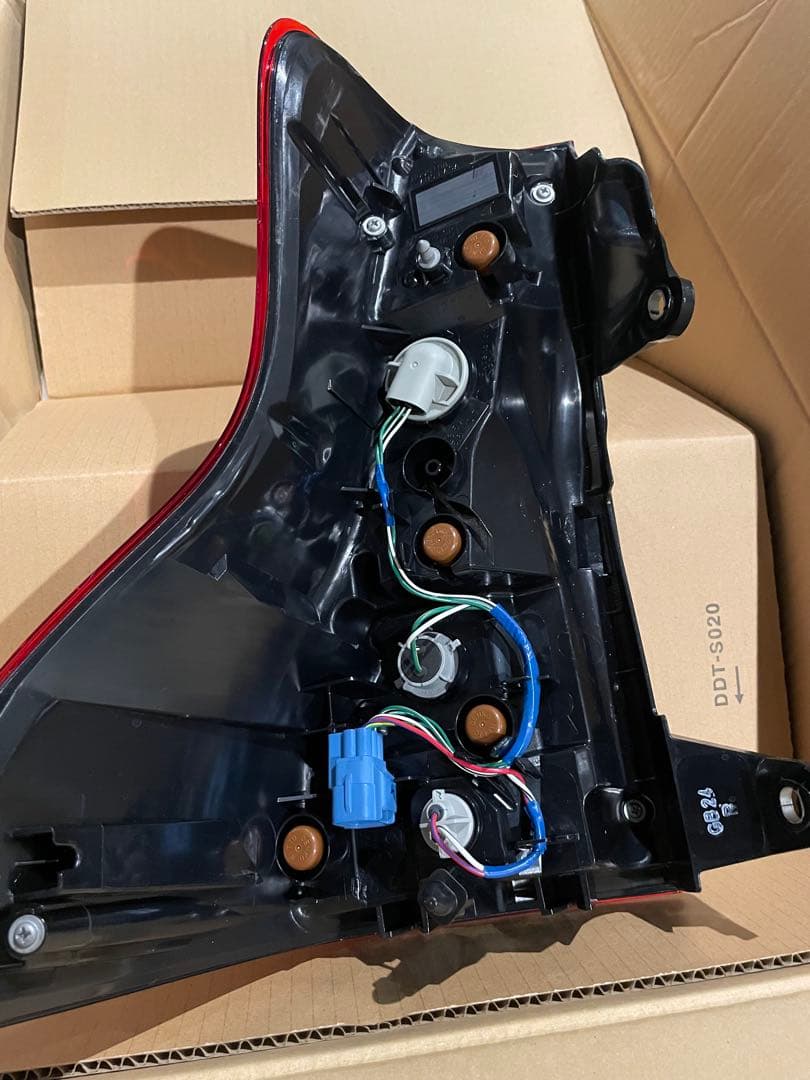 トヨタ　ランドクルーザープラド　テールランプ　右左セット　サイト