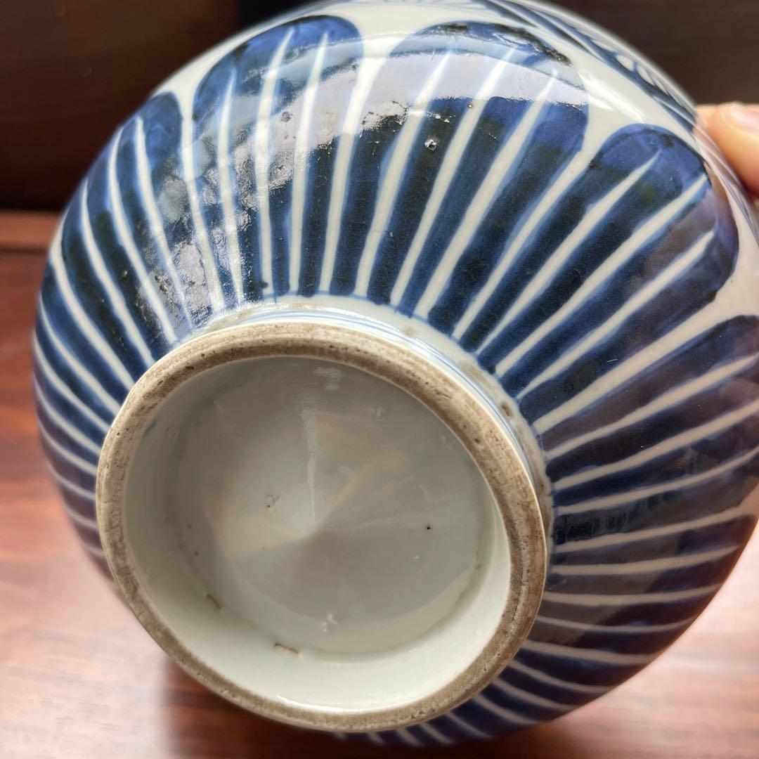 希少物　時代物　染付青白い伝統的な陶器の丼