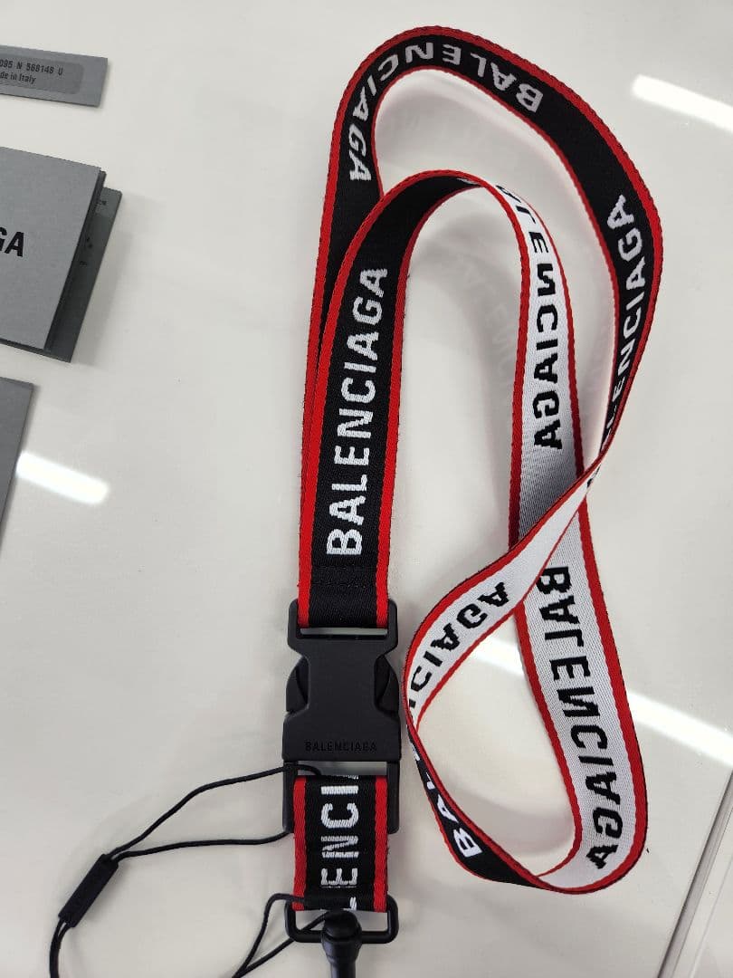 BALENCIAGA　スマホストラップ　ネックストラップ