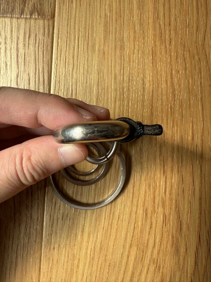 エンダースキーマ　カラビナ　ブラック