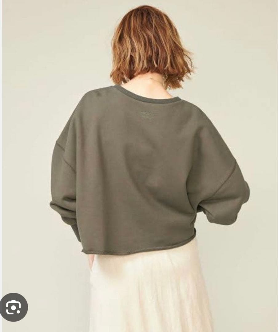 新品コンテconteクロップド プルオーバースウェット　オリーブ