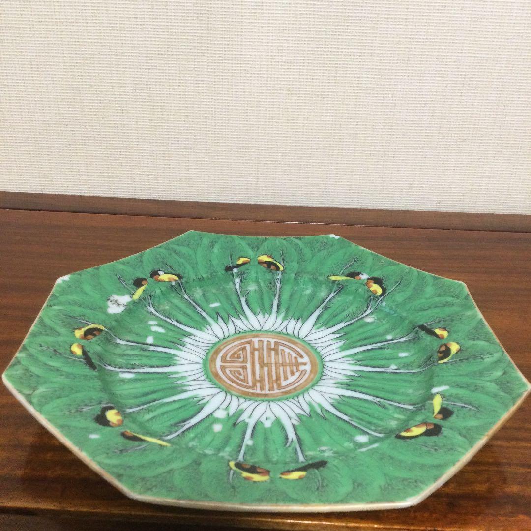 清朝末期の白菜蝶々寿皿、八角形