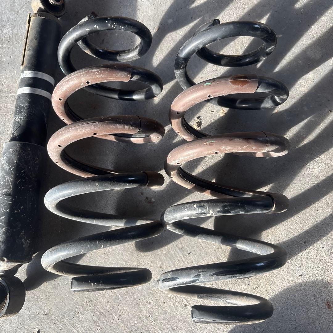 60 ハリアー プレミアムの純正サス