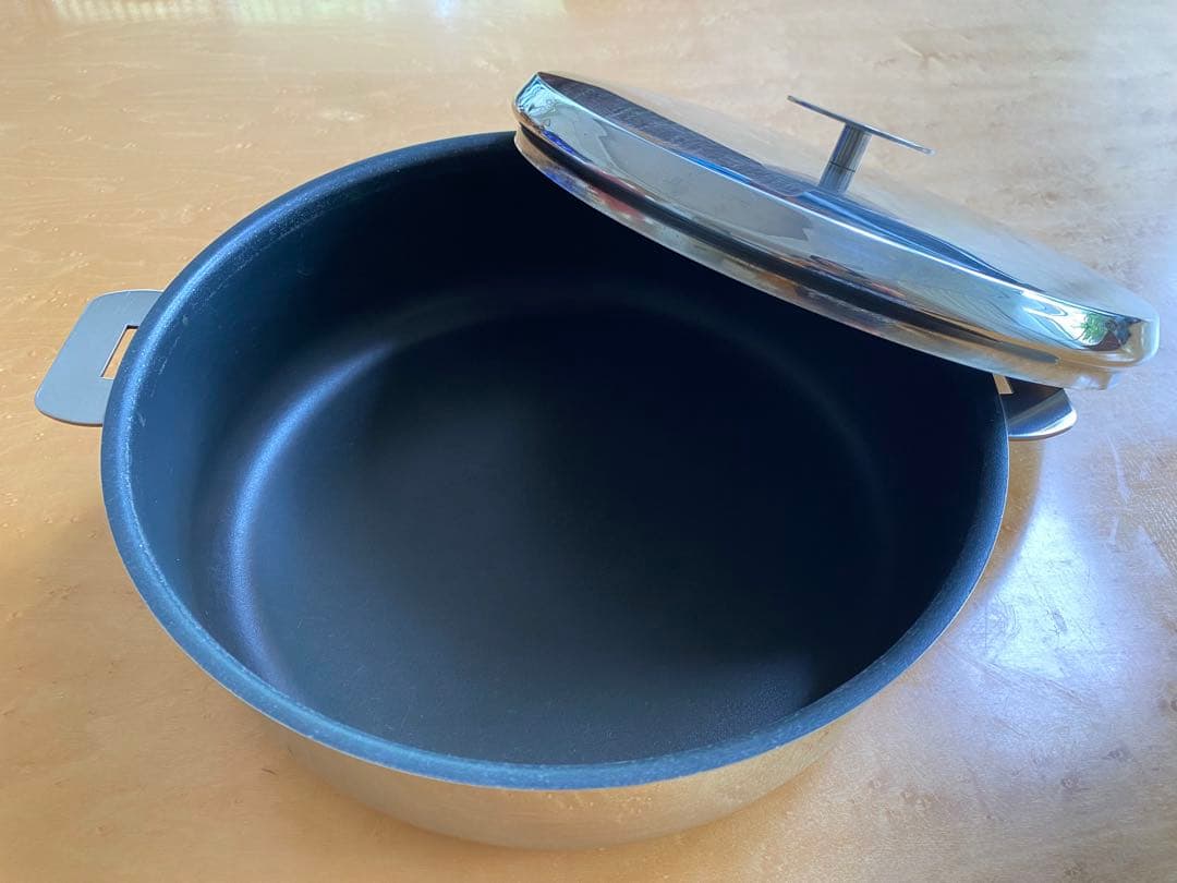 クリステルノンスティック浅型両手鍋 26㎝蓋付き