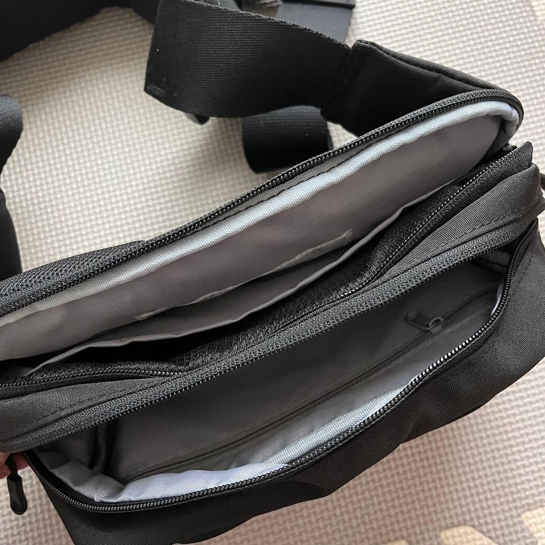 【新品】ブラック ボディバッグ・ウエストポーチ　ポムル　抱っこ紐　ヒップシート