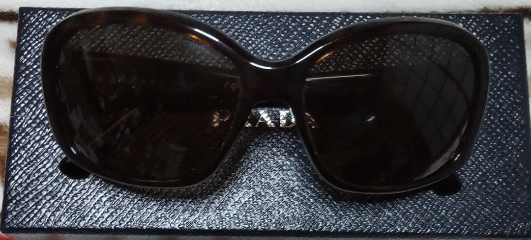 PRADA ラウンド型 サングラスべっ甲柄 細身∶未使用に近い美品✨