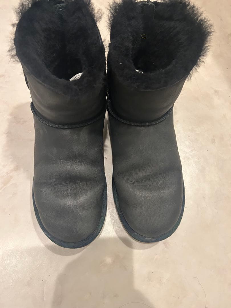 希少色 UGG アグ スタッズ レザーブーツ 25cm ダークグリーン