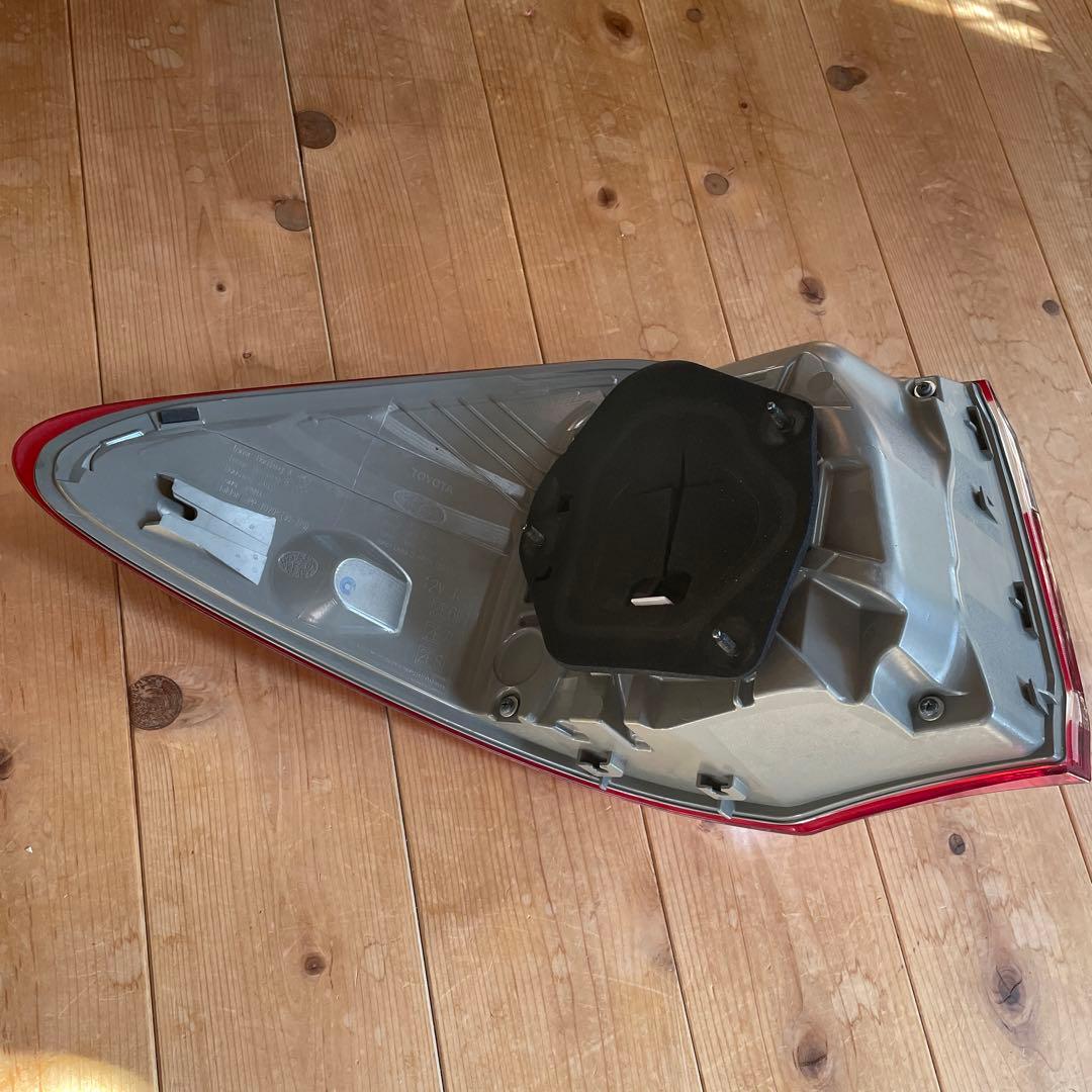 クラウン　GRS200 右テールランプ　ICHIKOH30-370