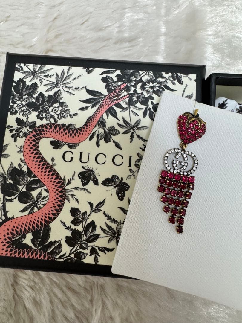 GUCCI ストロベリー いちご 苺 ピアス (片耳)