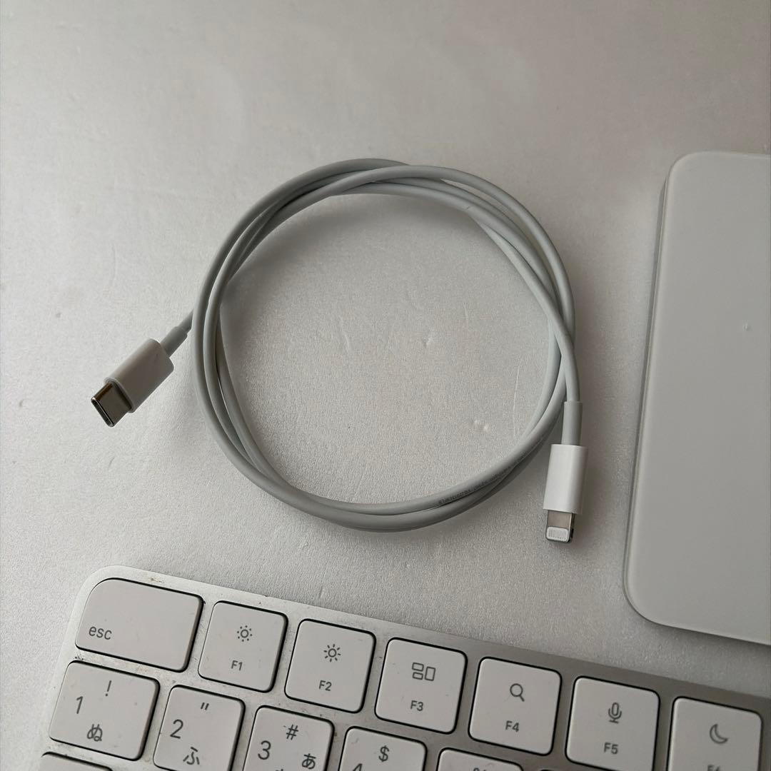 美品Touch ID Magic Keyboard & track pad