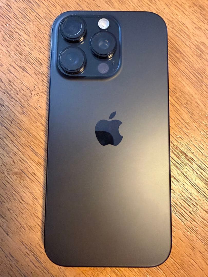 シ*ナ様 Apple iPhone 16 Pro 本体 充電ケーブル　画面保護シ