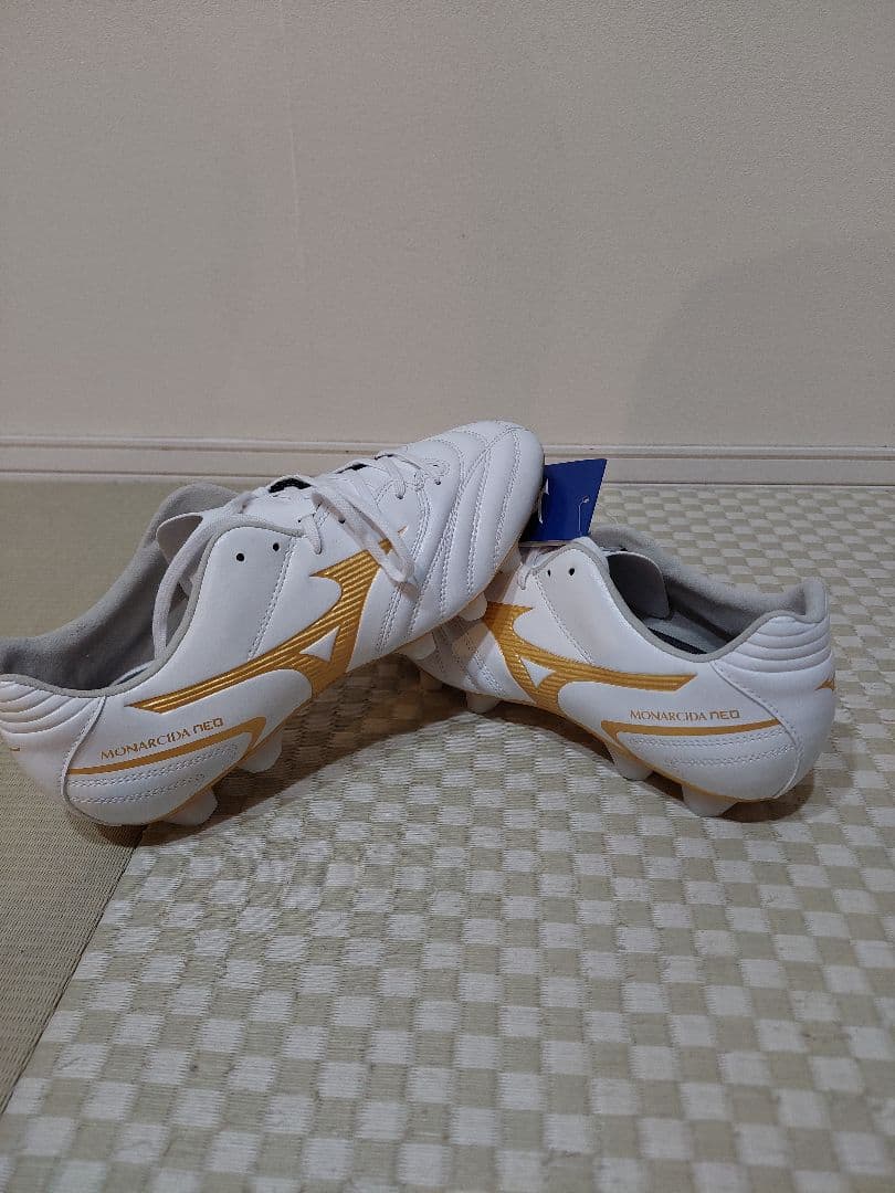Mizuno モナルシーダNEO2SW ホワイト/ゴールド 新商品　箱なし