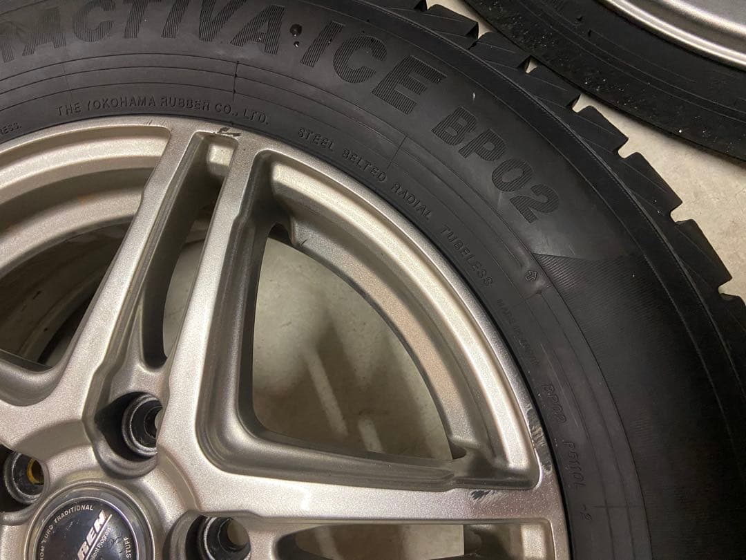 送料込み　15インチ　スタッドレスタイヤとホイールセット