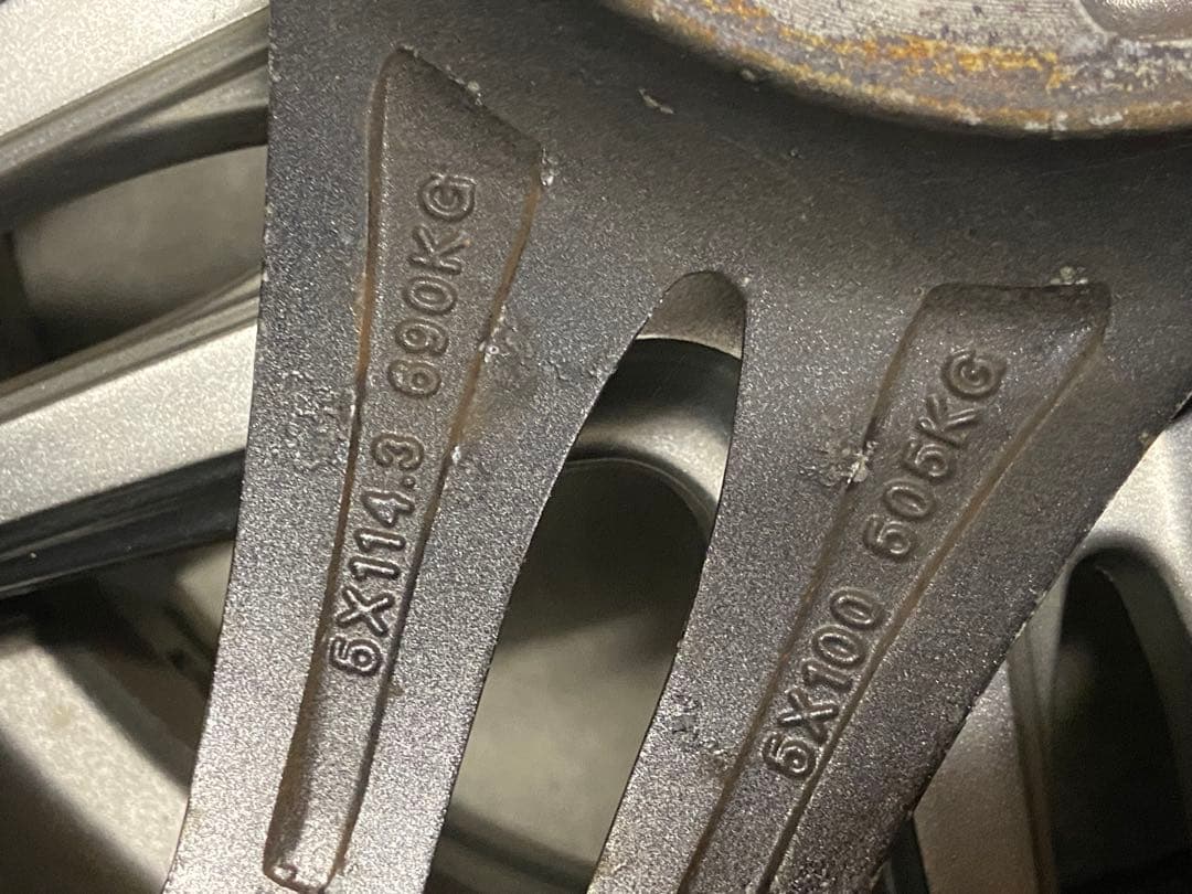 送料込み　15インチ　スタッドレスタイヤとホイールセット