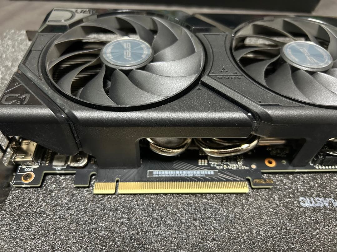 グラフィックボード・グラボ・ビデオカード ASUS GeForce RTX 4070 Super 12GB