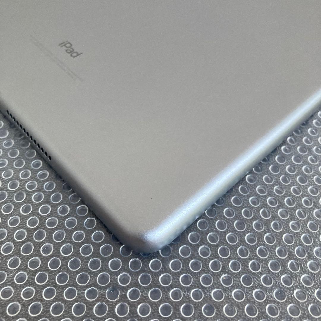 3197 美品☆電池ほぼ新品☆iPad5 第5世代 32GB SIMフリー☆