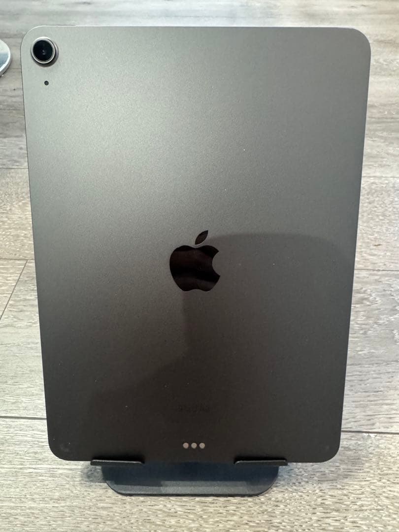 Apple iPad Air 第5世代 M1 バッテリー96% スペースグレイ