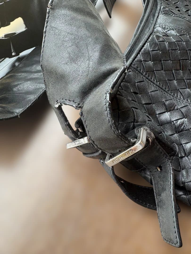 ボッテガ　ブラック ショルダーバッグ 編み込みデザイン