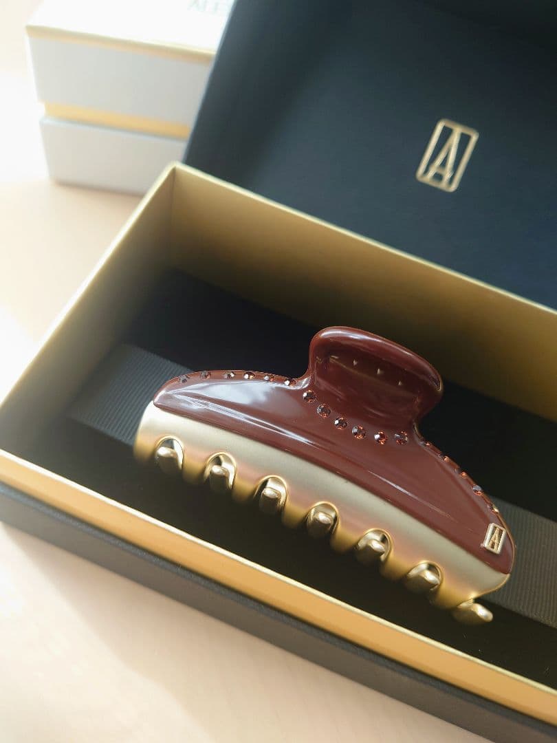 アレクサンドルドゥパリ スワロフスキー ヴァンドームクリップ ブラウン