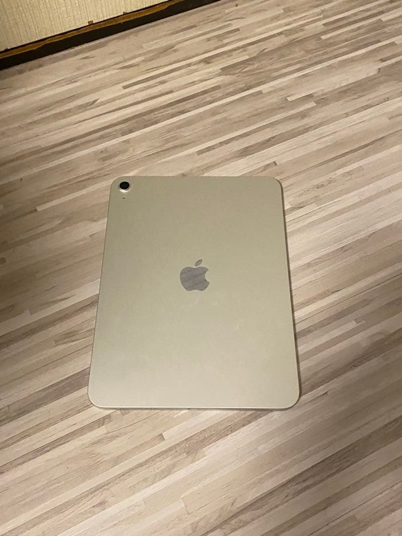 Apple iPad 第10世代 シルバー色 (128GB&Wi-Fiモデル)