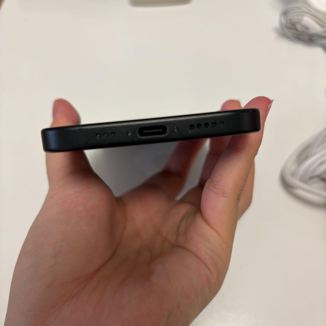 値下げ‼️【美品】Apple iPhone 15 ブラック 本体 充電ケーブル付