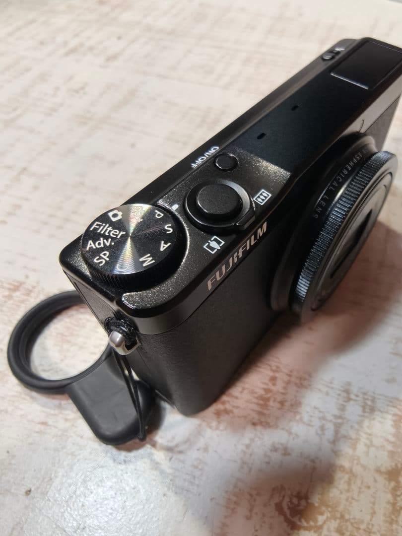 Fujifilm XQ1 コンパクトデジタルカメラ
