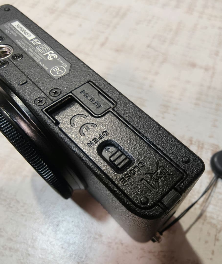 Fujifilm XQ1 コンパクトデジタルカメラ