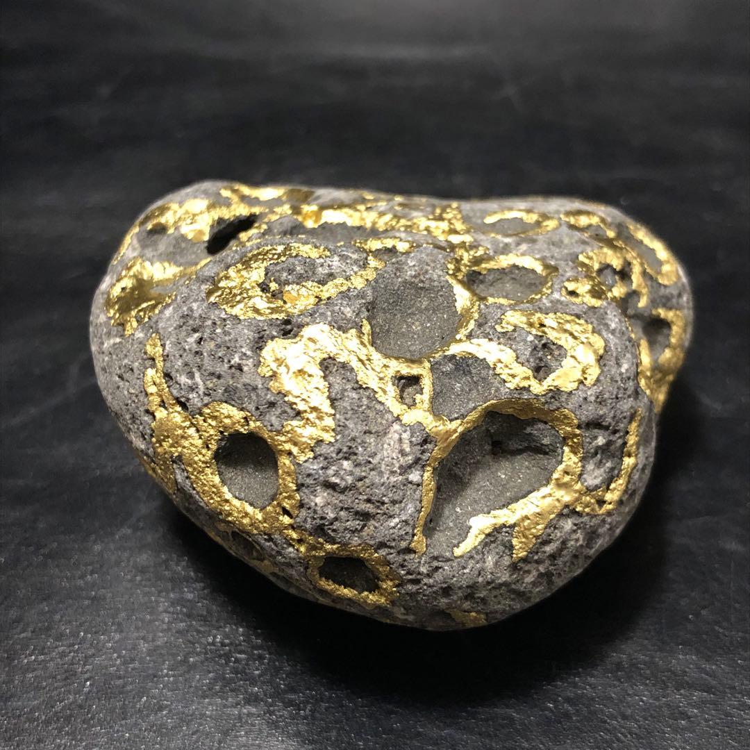 世界に1つ◼️超カッコイイまん丸な溶岩石の金彩ロックアート『オクトパシスタ』