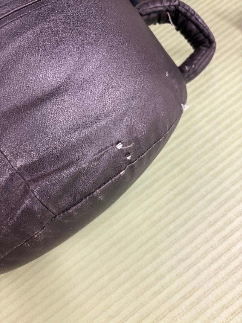 黒いキックミット 持ち手付き