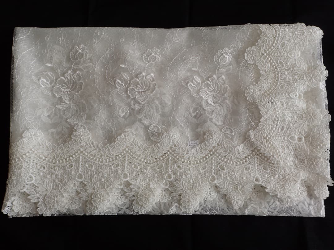 テーブルクロス 135×225cm ポリエステル100%　オフホワイト