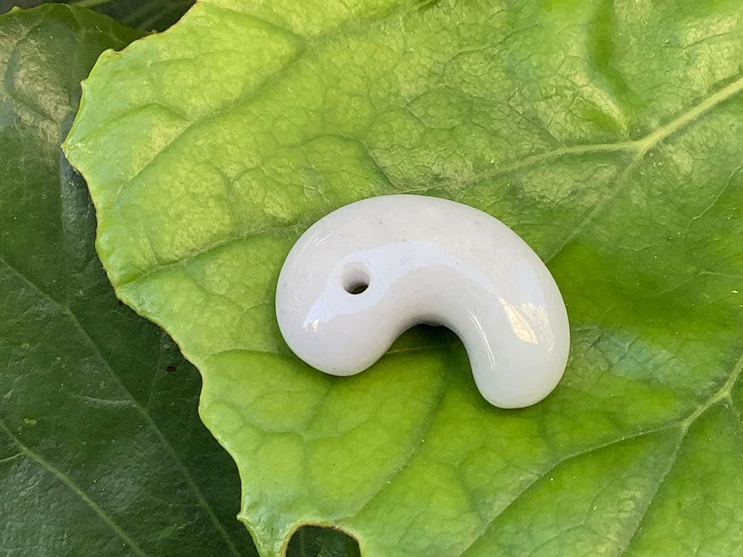 ✳小滝産　高品質*特大プレミア　糸魚川翡翠勾玉　鑑別書付　高価逸品お値引きあり‼️