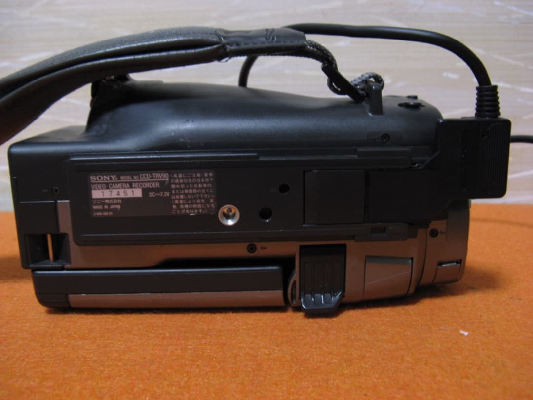 動作OK❗️☆SONYの液晶Hi8/8ミリビデオカメラ・CCD-TRV90