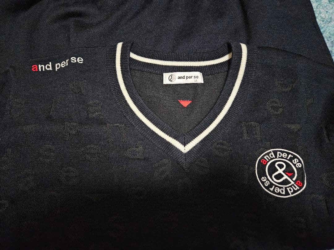 【and per se】アンパスィ Vネックニットセーター メンズゴルフウェア