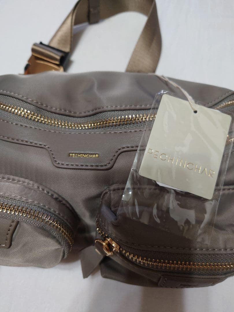新品タグ付き ペシンシャ ポケットデザイン ショルダーバッグ グレー