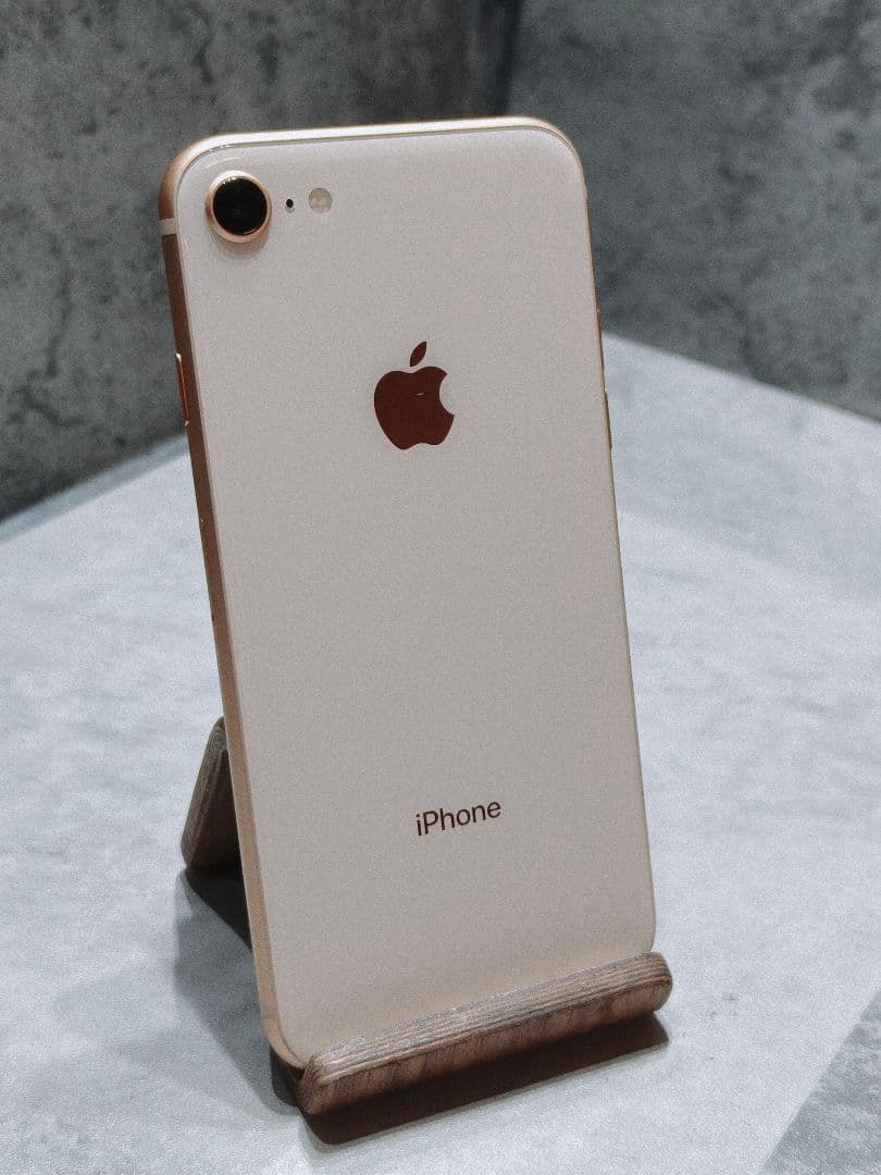 美品 iPhone8 64GB SIMロック解除済み スマホ