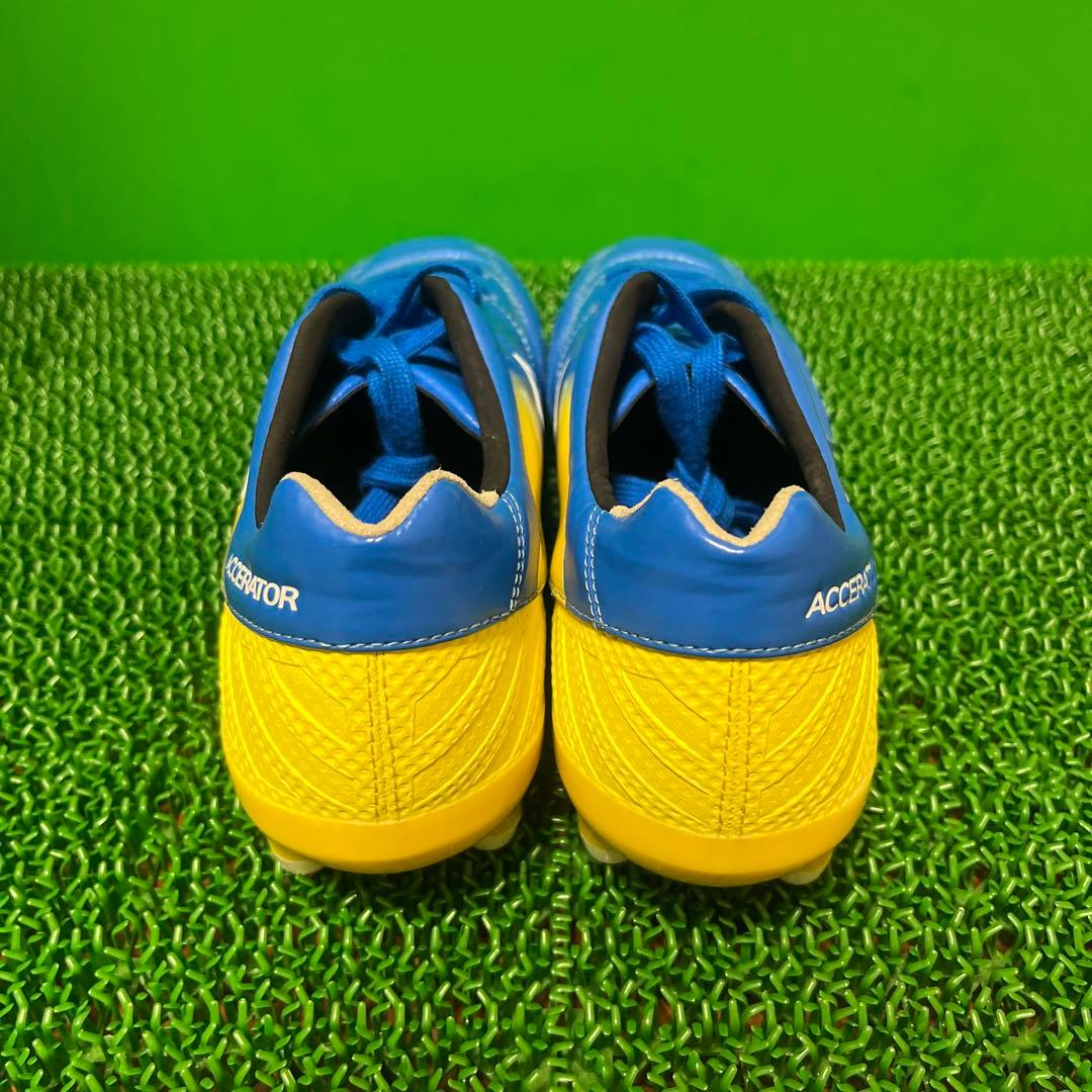 アンブロ サッカースパイク アクセレイター プロ(ブルー×イエロー)