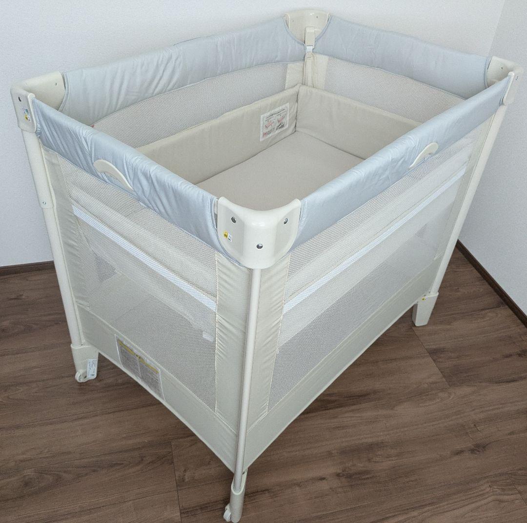 アップリカ ココネルエアー ベビーベッド ホワイトグレー
